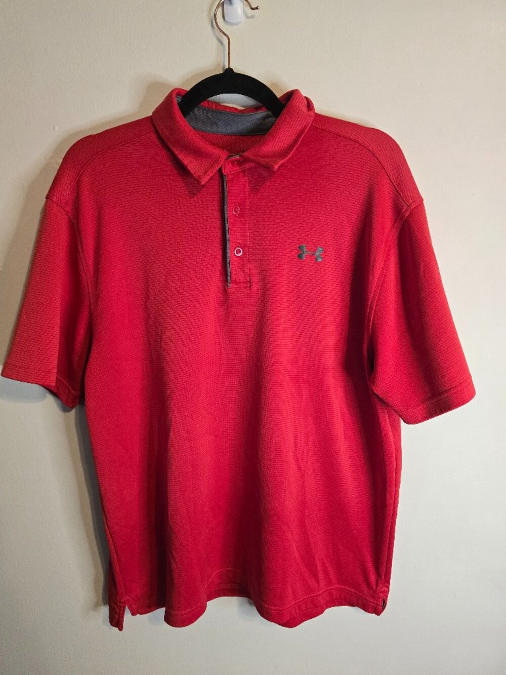 Men's Under Armor Loose Fit Red Polo Golf Shirt - Large